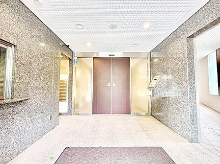 落ち着いた雰囲気のロビー。常にきれいに掃除・整備されています！
