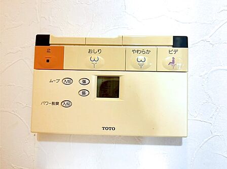 毎日を快適に!トイレは温水洗浄機能付きです。
