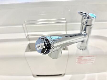 シンプルで扱いやすい、清潔感あるキッチン水栓