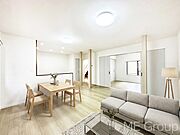 家族の和やかな会話が聞こえてきそう。開放感のあるリビングです。　※家具はCGです