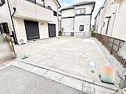 目の前が駐車場だと雨の日も大量にお買い物をした時も便利ですね