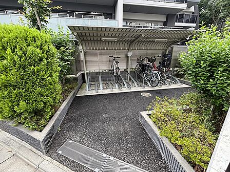 駐輪場は屋根付き