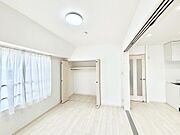 リビング横の洋室は目が届きやすいのでお子様のお部屋にぴったりです。