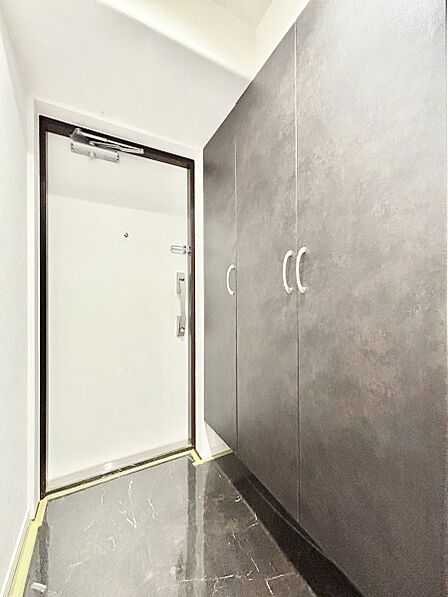 いつも気持ち良くご家族を迎えられる玄関収納付