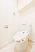 明るく清潔感のあるトイレです。  