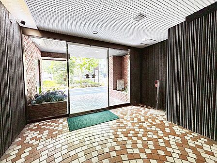 綺麗なエントランスは、居住者を優しく迎えいれてくれます  