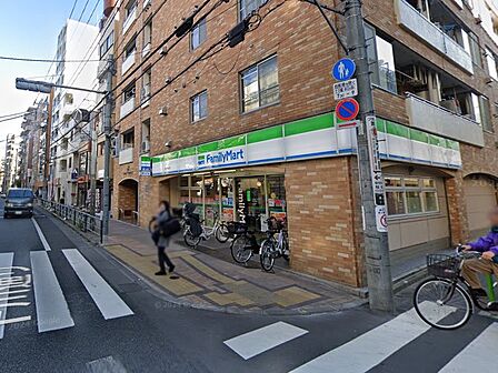 コンビニ 470m ファミリーマート 桜台駅前店
