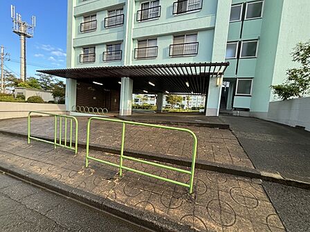外観 敷地内に駐車場施設