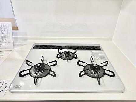 ガスコンロはSiセンサー搭載。火力調節や焦げ付き・消し忘れも防いでくれます。