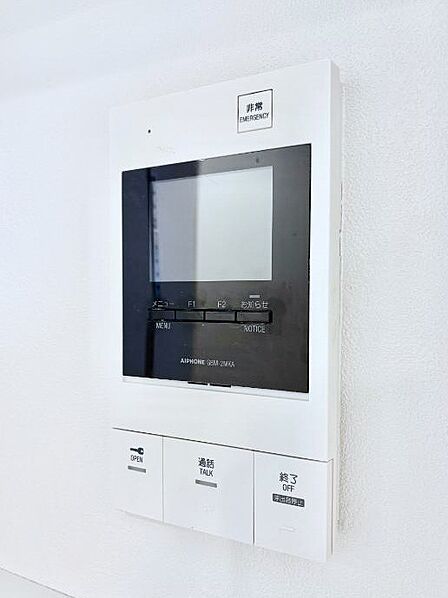 訪問者が一目でわかる安心のTVモニター付きインターホン。
