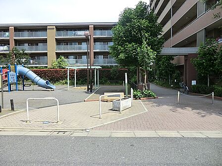 公園 300m 早実グラウンド記念公園