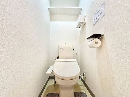 明るく清潔感のあるトイレです。
