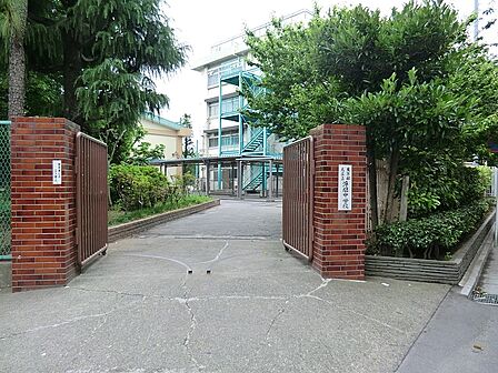 中学校 900m 北区立浮間中学校