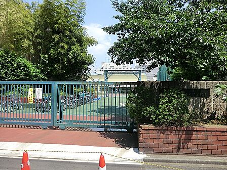 小学校 400m 新宿区立大久保小学校