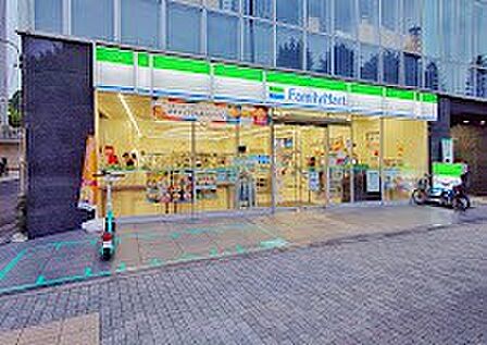 コンビニ 76m ファミリーマート 市谷本村町店