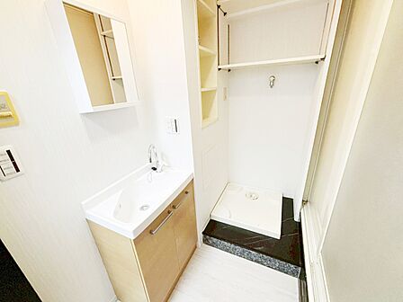 清潔感ある洗面化粧室で朝の身支度も快適