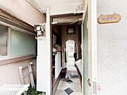 家族の帰宅やお客様をあたたかく迎える玄関  
