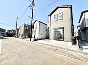 前面道路はきちんと整備されています  