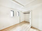 お子さまのお部屋としても！衣類の整理整頓に便利なクローゼット付きの洋室。