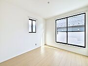 2面採光なので、明るく風通しも良く心地良い生活が送れます。