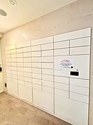 留守時のお荷物の受け取りもできる宅配ボックス付き