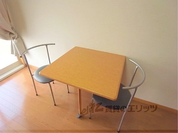 画像24:テーブル・椅子
