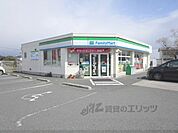 ファミリーマート　安曇川西万木店まで500メートル