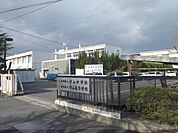 守山中学校まで900メートル