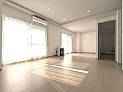 【リビングダイニング】リビングダイニンにはバルコニーからの陽ざしを活かした家具の配置を考えてみてください(^^♪