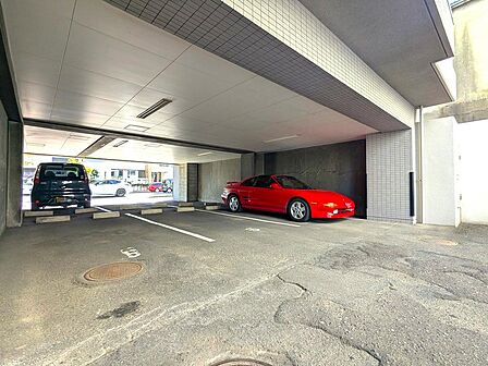 【駐車場】