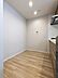 キッチン：【キッチン】　　　　　　ゆとりある広さを確保したキッチン背面のスペース。冷蔵庫や食器棚もスッキリ配置可能です(^^♪