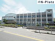 多井畑小学校まで約1400ｍ