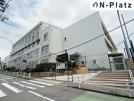 霞ケ丘小学校まで約550m
