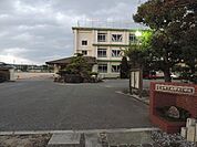 南郷里小学校まで徒歩19分