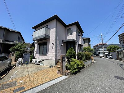 外観：閑静な住宅街の2階建て中古一戸建て！