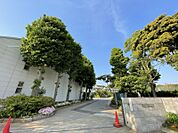 小中台中学校　徒歩約19分　1500ｍ　昭和22年5月に創立した伝統校。教育目標「自ら考え正しく判断し、実践できる生徒の育成」
