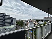 通風良好！家事以外にも、少し高い位置からの光と風を感じて、ゆっくり休憩してください