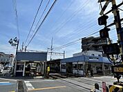 京成稲毛駅/徒歩約18分/約1440ｍ　●相対式ホーム2面2線を有する地上駅でホームは6両編成に対応しています。1番線ホームに水洗式トイレが設置され、多機能トイレを併設しています。