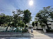 稲毛中学校まで　850m　徒歩約11分●「自ら考え、判断し、より良い解決ができる生徒の育成」「わかる授業、楽しい教室、夢広がる学校」の実現を実践します。