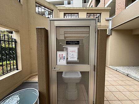 共用スペースにはペットトイレもあります♪