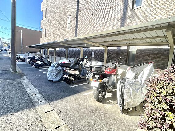 バイク置場には...