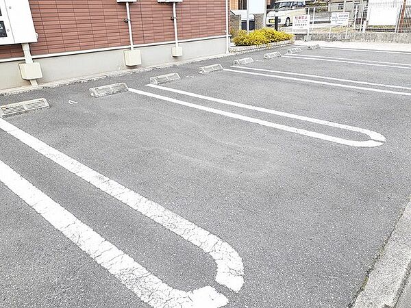 画像13:駐車場があるので、車を買う予定の方も安心です