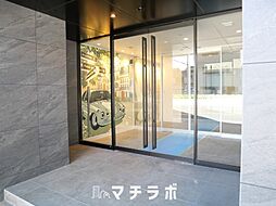 18 / 32