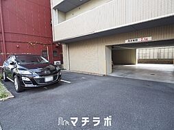 8 / 9