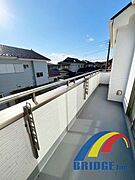 広々したバルコニーではお洗濯物を干すのも楽しくなりそうですね！