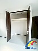 クローゼットも大きめでお洋服もたくさん収納できます