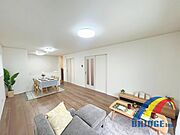 明るく心地よい風が通り抜けるリビング