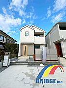 広々としたLDKに収納スペースも充実な邸宅です。 南西向きで明るく、広い敷地に駐車2台可能です。 是非、千葉市内で新築一戸建てをお探しの方はお気軽にお問い合わせ下さい。 