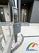お家にマッチしておりお洒落なポスト 同社同等仕様施工例