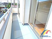 広々したバルコニーではお洗濯物を干すのも楽しくなりそうですね！